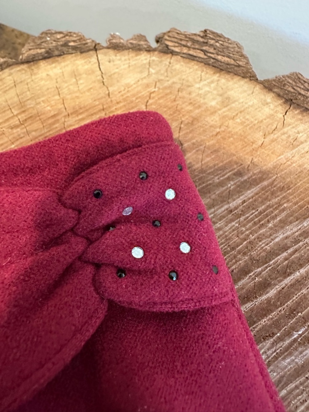 Women's Maroon Winter Gloves with Clover Detail - Picture 2 of 9